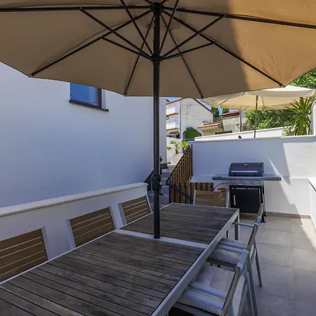 Penthouse No-1 By Interhome Pula
