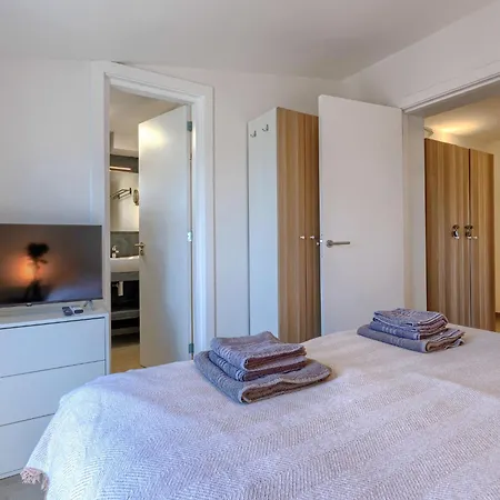 Penthouse No-1 By Interhome * Póla