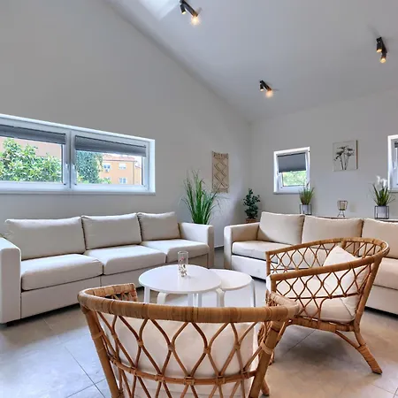 Penthouse No-1 By Interhome Póla